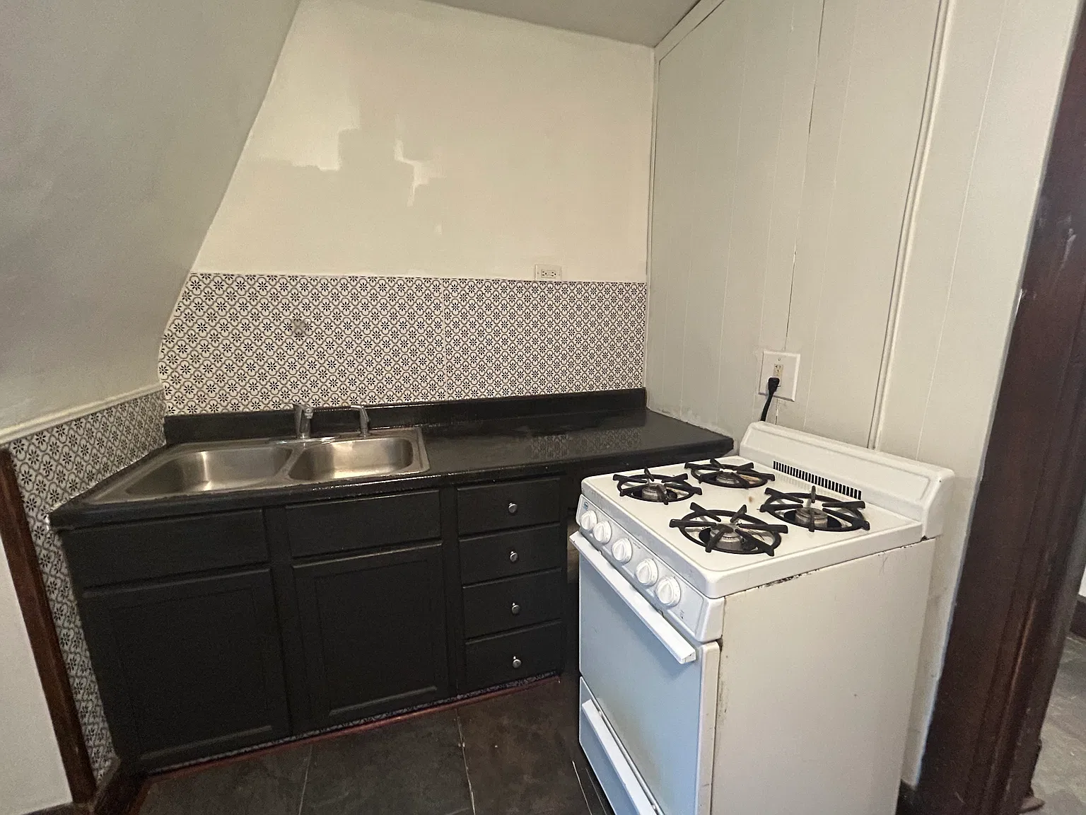 1 bed, 950 sqft, $1,150 — Photo 4