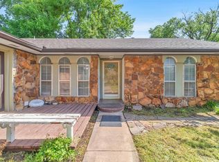 605 SW 26th St, Moore, OK 73160