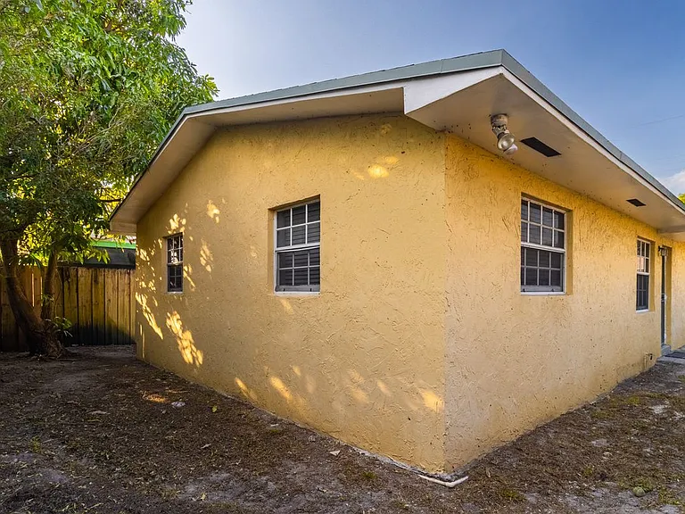 1518 NW 65th St — Photo 9
