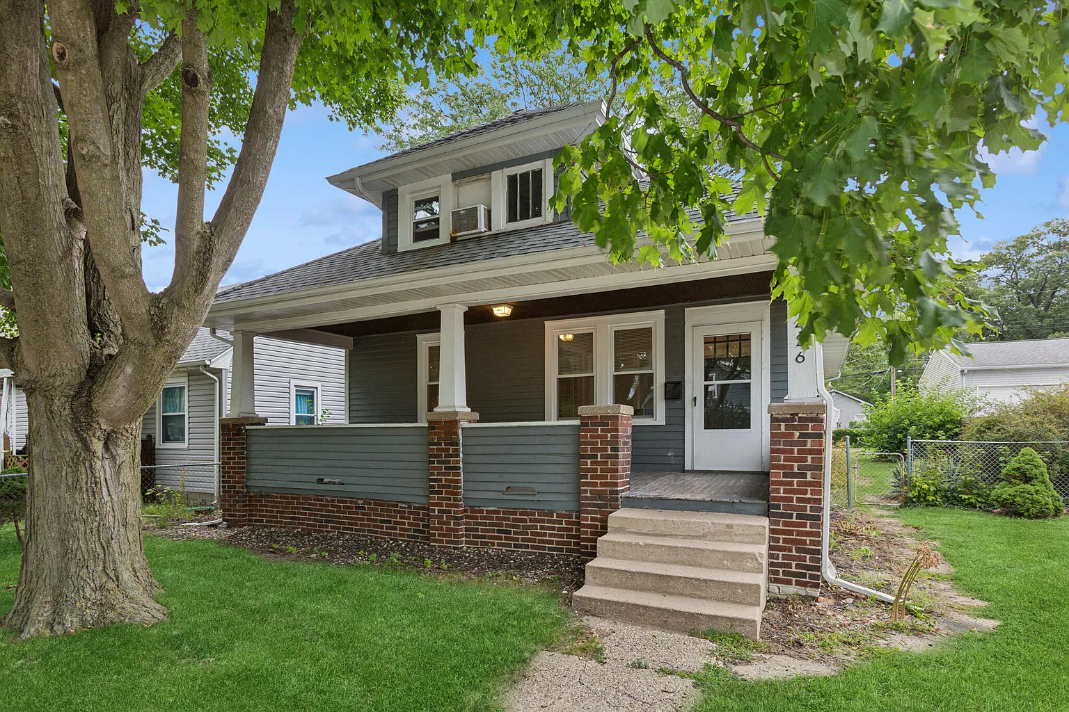 426 Hendricks St photo 1