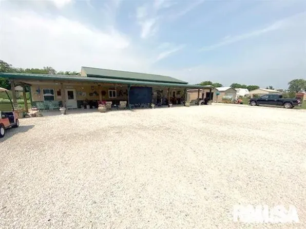 1751 E Walnut St, Canton, IL 61520