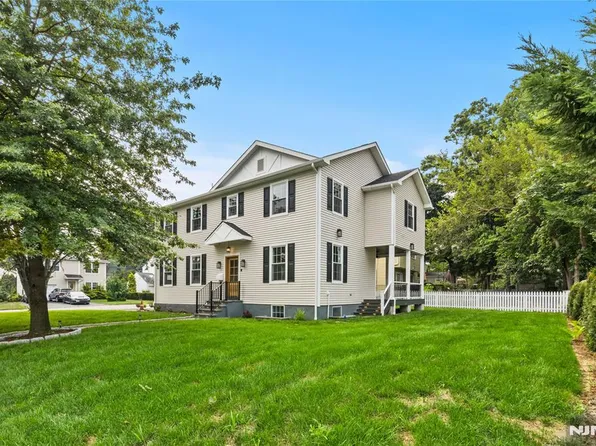 24 Ryder Rd, Fair Lawn, NJ 07410