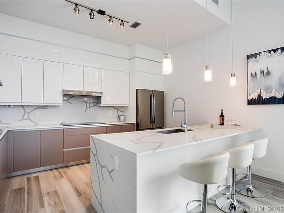 3rd image of 400 NW 1st Ave Penthouse 4702