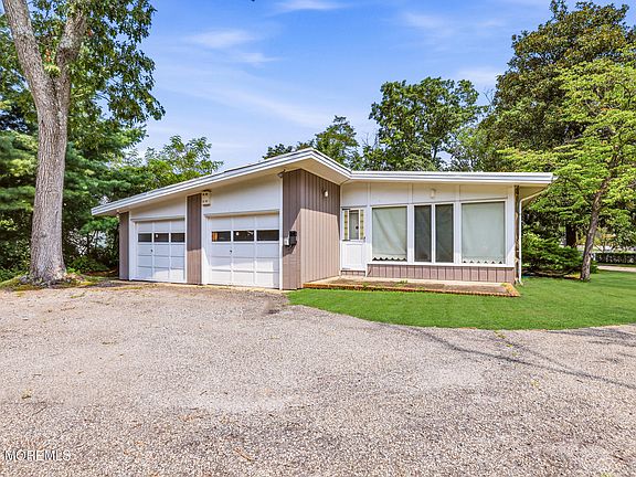 4th image of 408 S Lake Drive