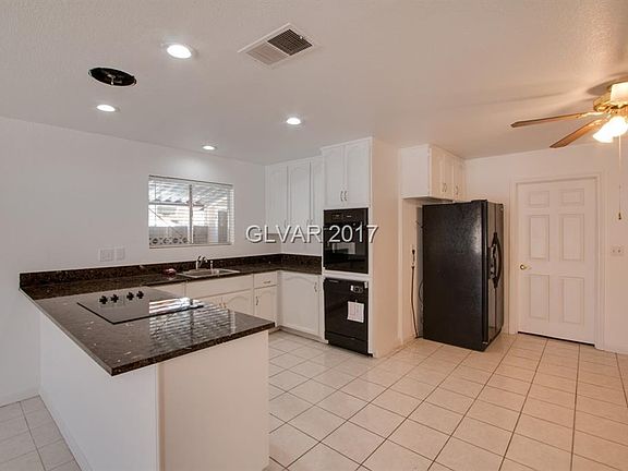 2nd image of 3004 Roseville Way