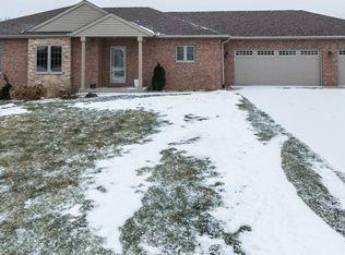 15887 Red Maple Dr, Peosta, IA 52068