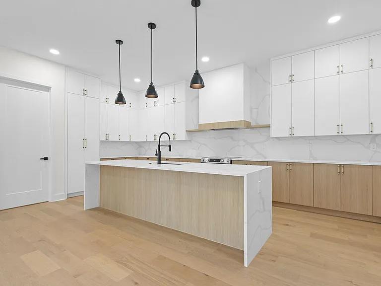 3202 W La Salle St — Photo 25