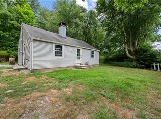 609 Mohegan Avenue Pkwy, Quaker Hill, CT 06375