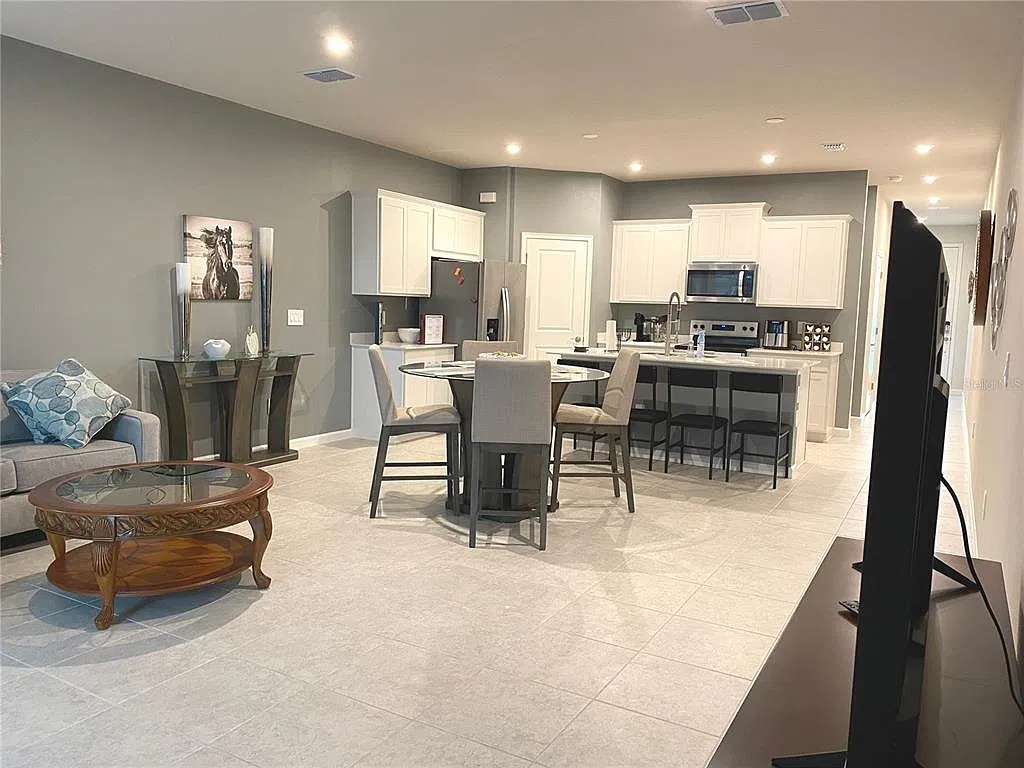 3 bed, 2.5 bath, 1691 sqft, $2,600 — Photo 4