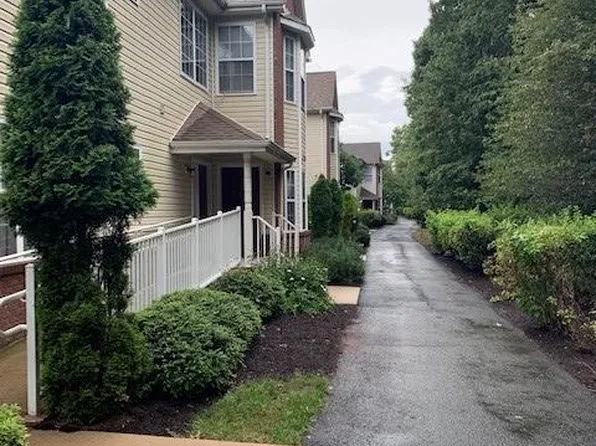 35 Forest Dr, Piscataway, NJ 08854