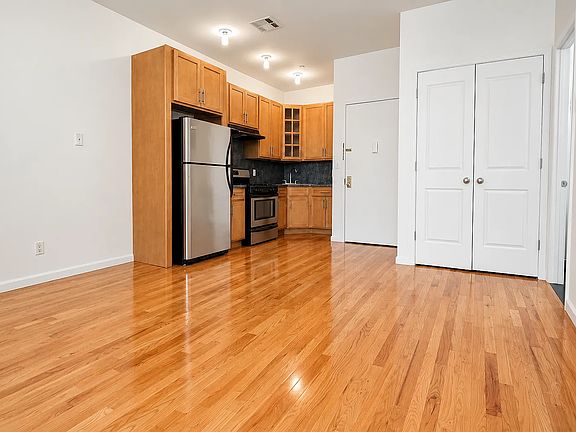 3rd image of 798 Bergen St #2F