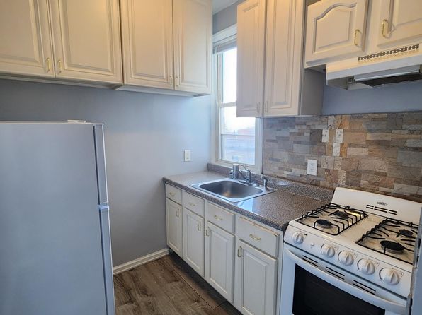 36 Hillside Ave APT 4, Williston Park, NY 11596