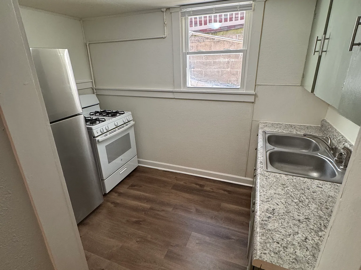 1104 E McCarty St — Photo 2