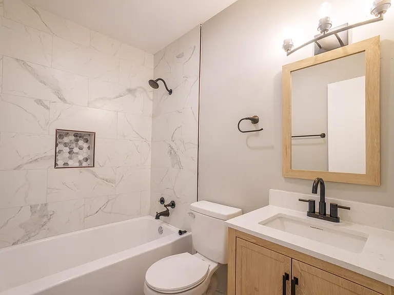 704 Candler Ave #B — Photo 17