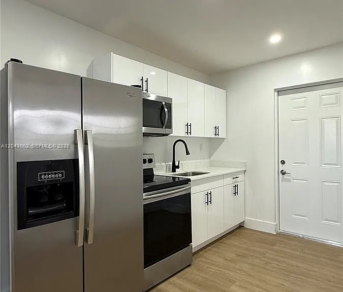 211 SW 10th Ave #4 — Photo 5