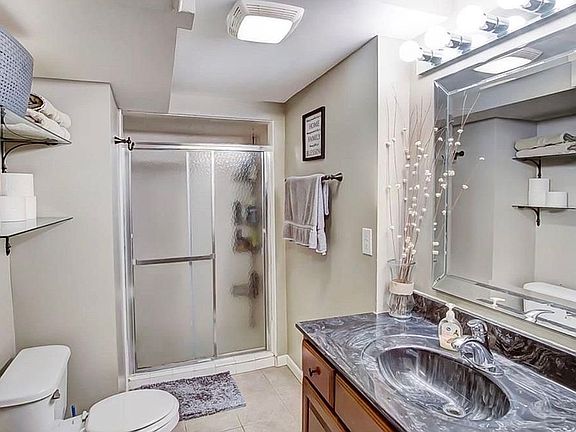 4th image of 650 Granville Pl