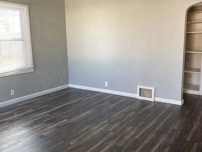 633 Hope Ave — Photo 2