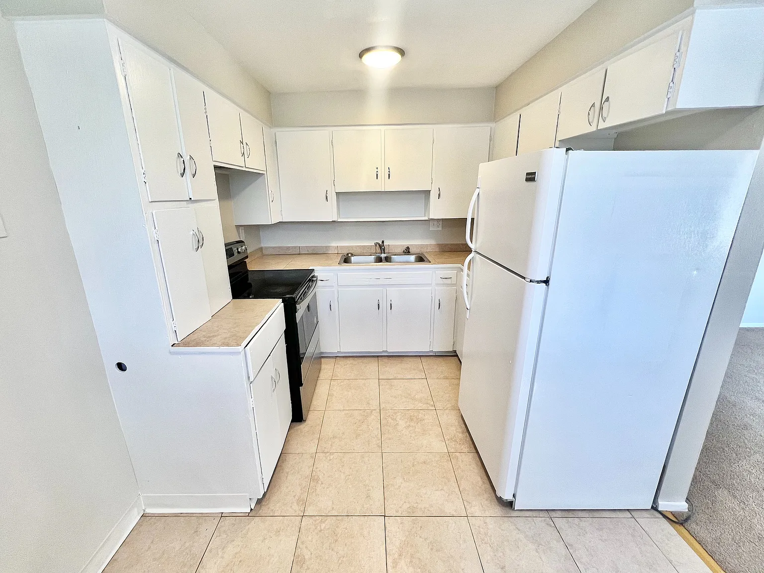 Westland Apartments — Photo 1