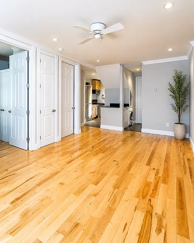 40 Avenue B — Photo 1