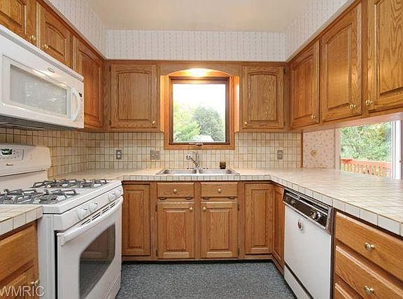 5th image of 1332 Walwood Dr NE