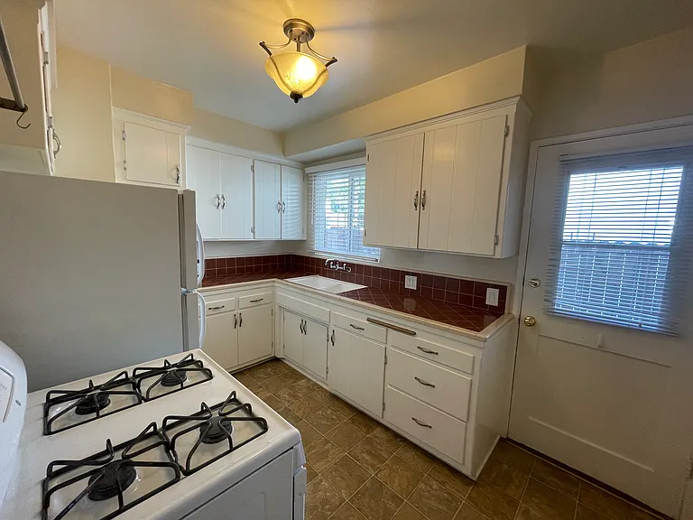 4239 Tujunga — Photo 9