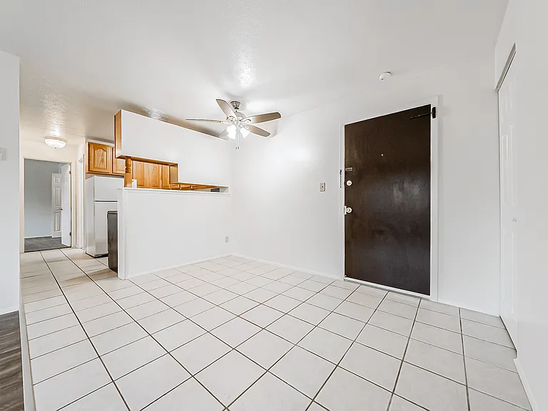 Jordan Court Apartments — Photo 14