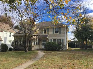 27 Hoyt St, New Canaan, CT 06840