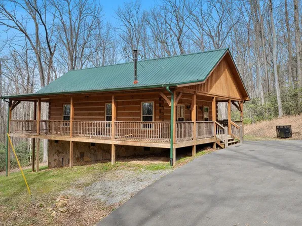 3393 Grand Country Dr, Cosby, TN 37722