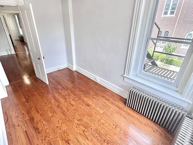 501 W Allen St — Photo 12