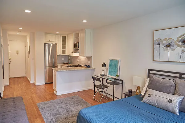 Sold by KNP Realty LLC | media 1