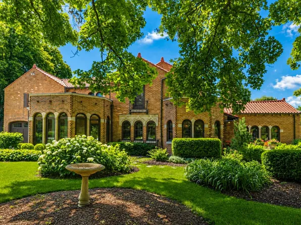 6150 Washington CIRCLE, Wauwatosa, WI 53213