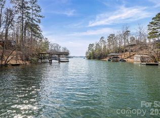 16631 Harbor View Rd, Charlotte, NC 28278
