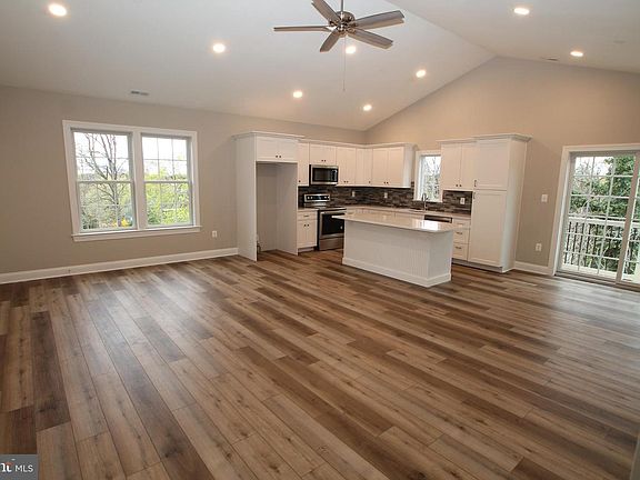 5th image of 301 Edgeboro Dr APT 3