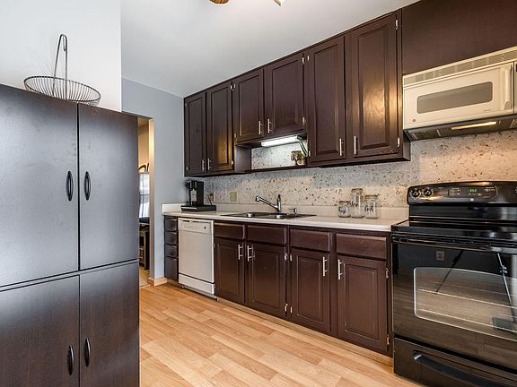 5th image of 5873 Branchwood Dr