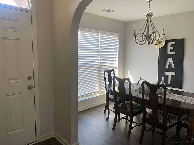 607 George Dr — Photo 2