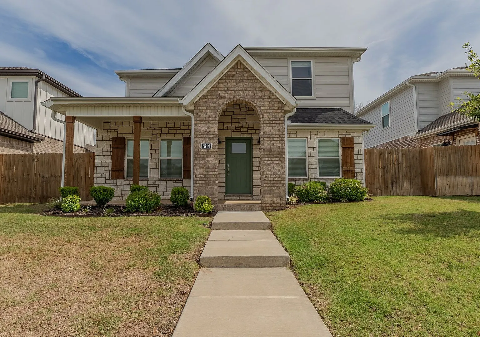 4 bedroom 3.5 bath home! — Photo 1