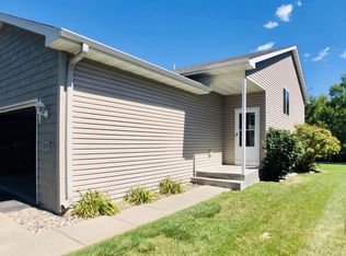 859 Ravoux Cir, Chaska, MN 55318