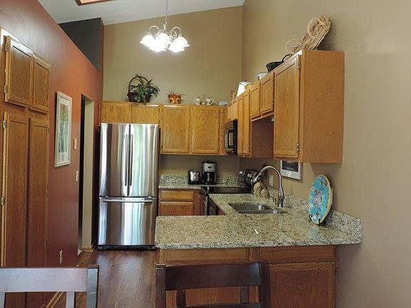 5th image of 717 Evergreen Ct