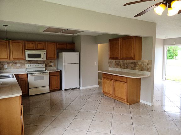 5th image of 568 SE Chapman Ave