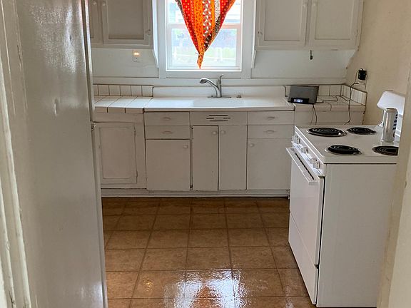 3rd image of 224 W Santa Gertrudis Ave