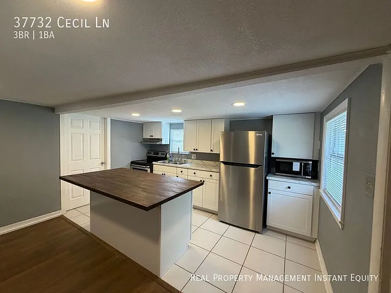 37732 Cecil Ln — Photo 2