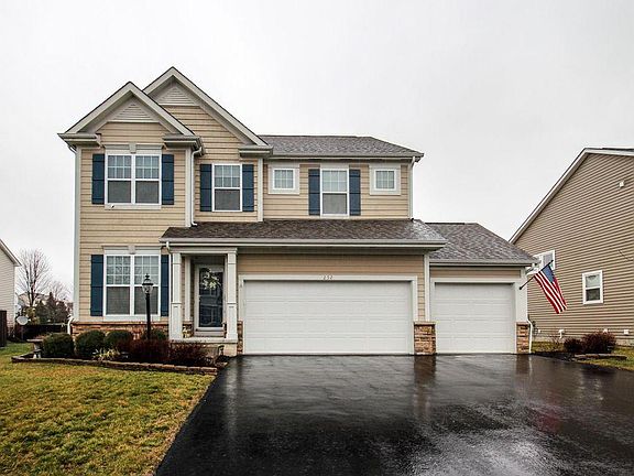 3rd image of 252 Fox Glen Dr E