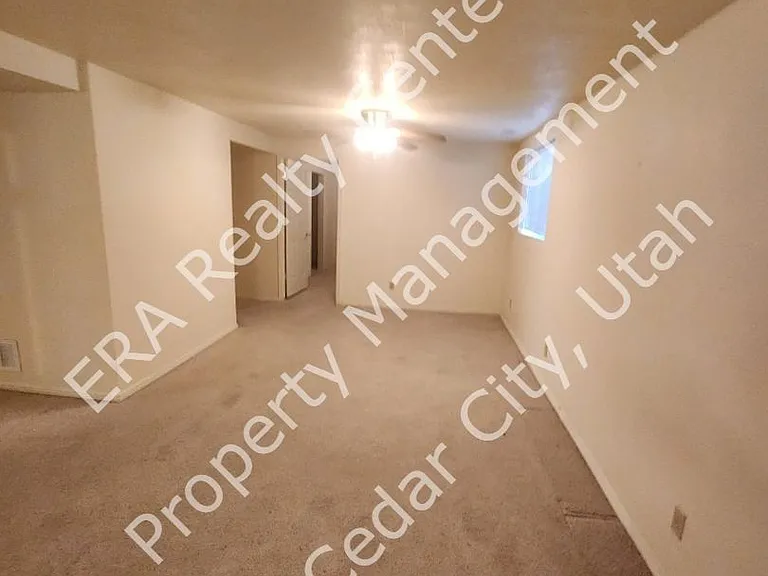 921 N 400 W — Photo 17