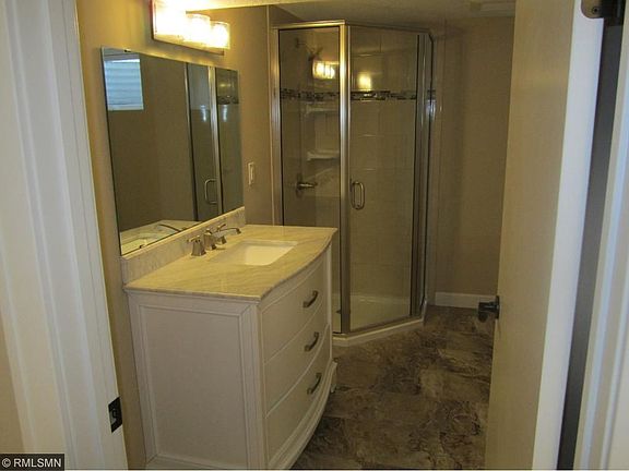 3rd image of 2570 Herschel St
