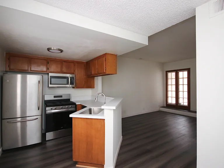 72 S Greenwood Ave #10 — Photo 6