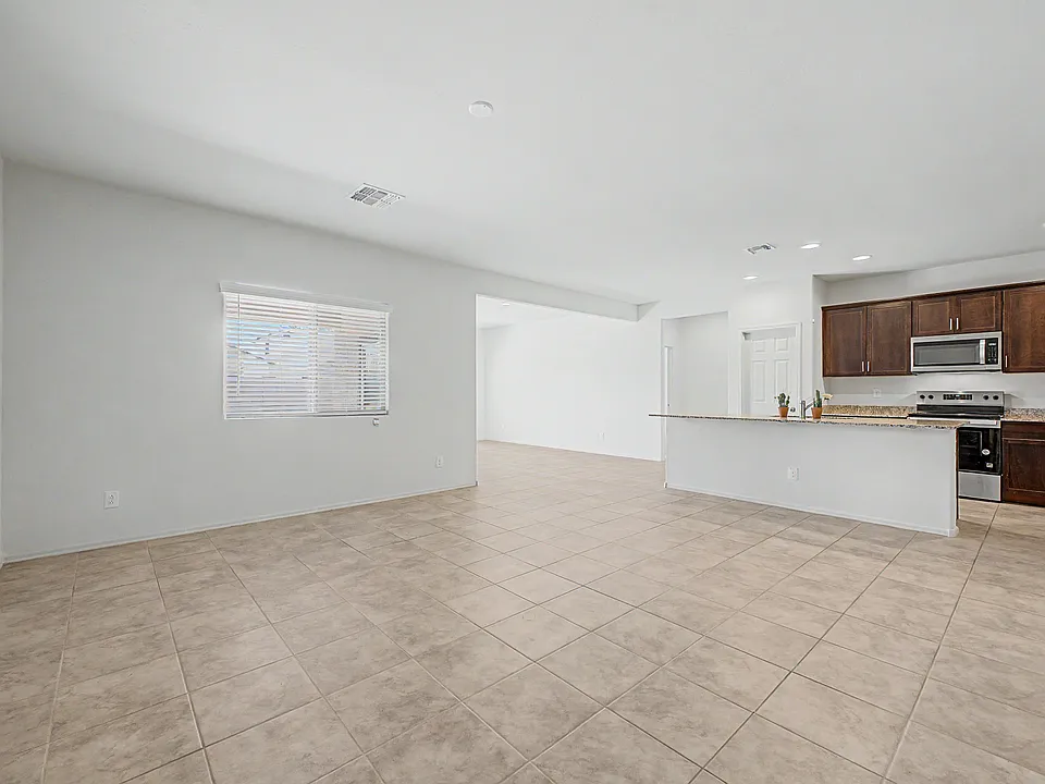 25273 W Atlanta Ave