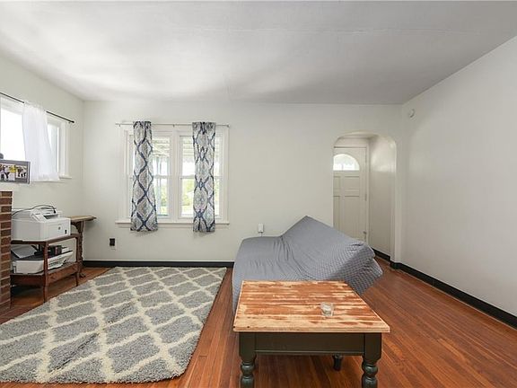 5th image of 702 E 34th St
