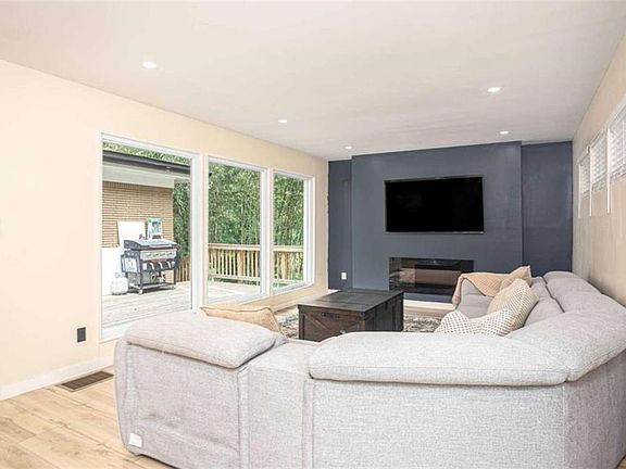3rd image of 2781 Rollingwood Ln