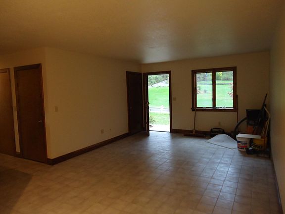Living room with switched outlets for lamps