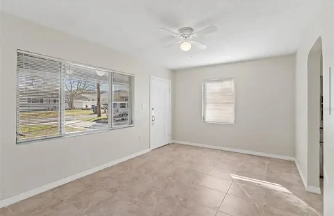 518 Druid St — Photo 2